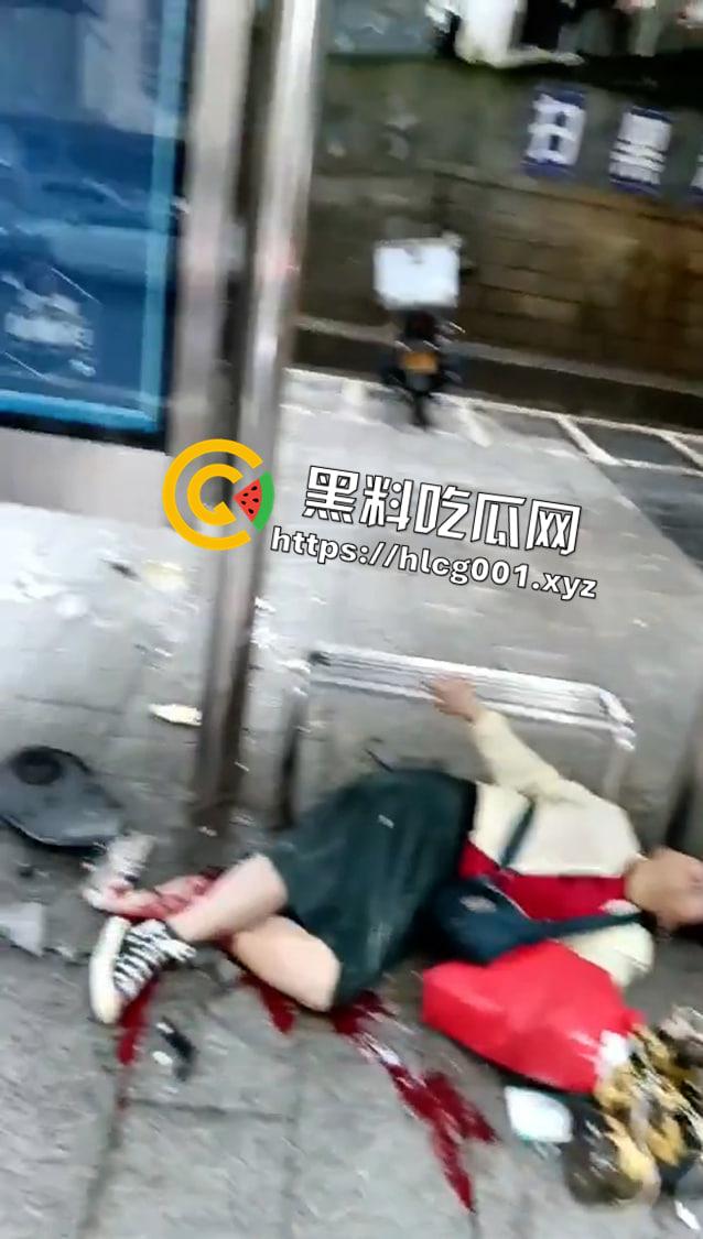 重庆巴南区一男子驾小型汽车因操作不当车辆失控致1人死亡十几人受伤-6