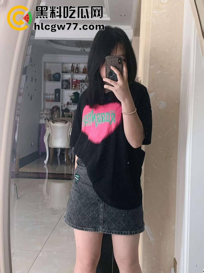 俩孩辣妈出轨偷情,河北邯郸气质少妇张津津,平时高冷女神,到床上竟然可以口交毒龙!-5