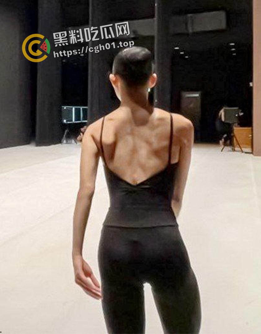 南韩美女健身教练  极品身材 身上写满字被肌肉男爆操 完美的韩国棒子肉便器-7