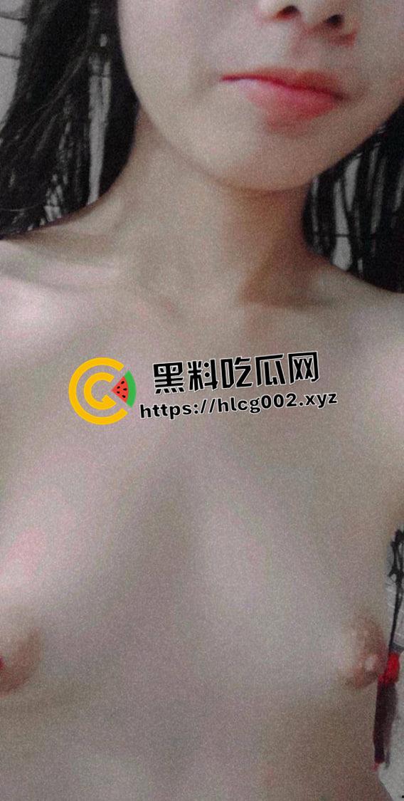 超级真实台湾高中生发春自拍 还在发育的小胸脯 巨嫩的小穴抠出小珍珠-14