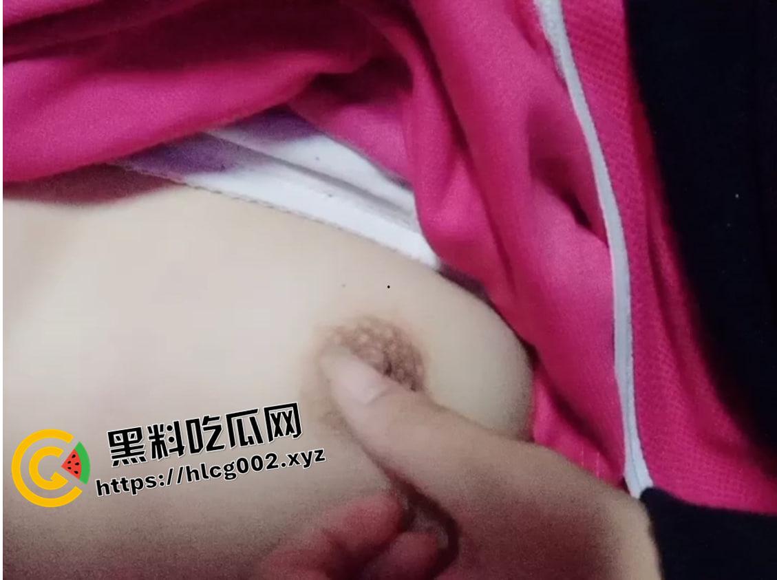 超级真实台湾高中生发春自拍 还在发育的小胸脯 巨嫩的小穴抠出小珍珠-27