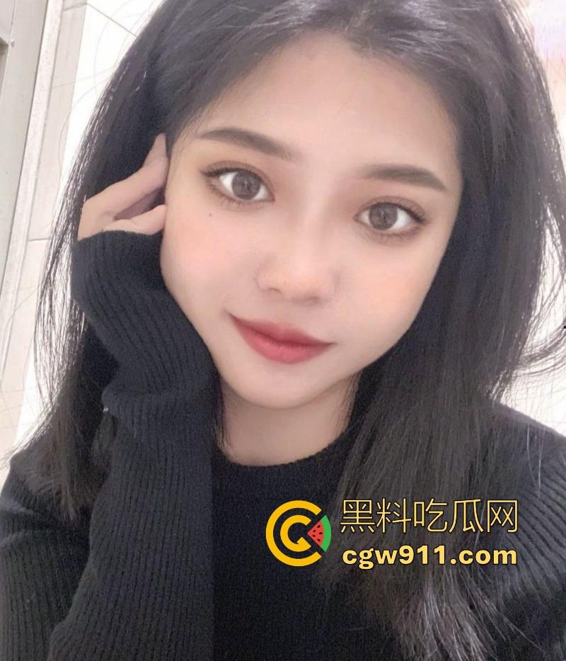 潮汕极品人妻【李雅晴】网聊约炮,勾引炮友裸聊自慰,纤手揉奶乳交假屌,道具狂插骚穴淫水喷溅,骚的一批!-3