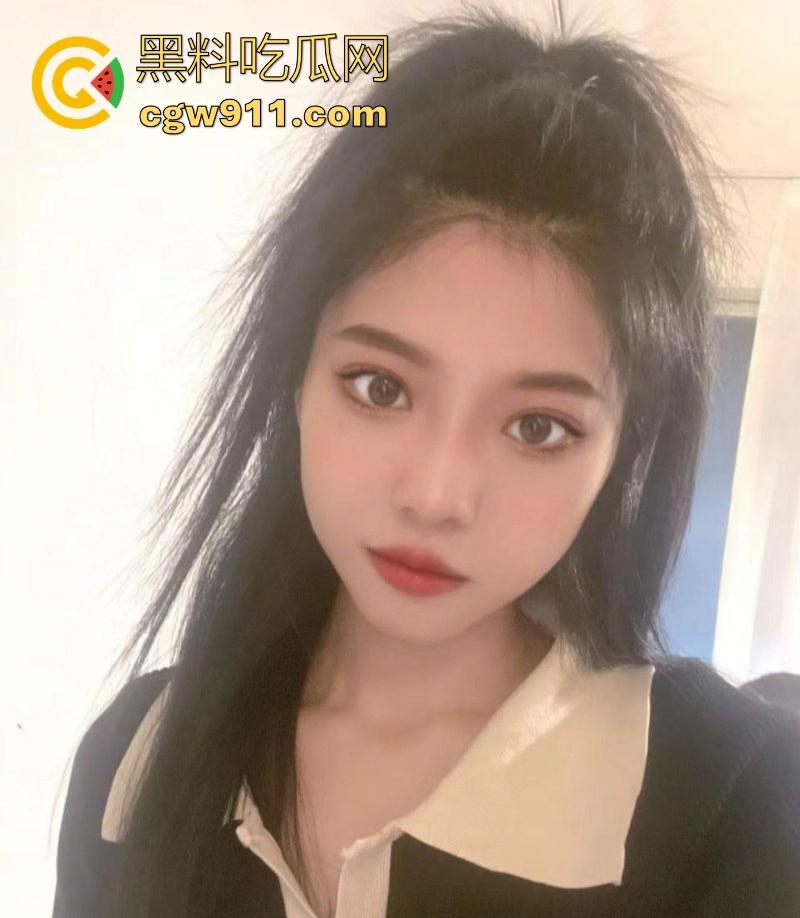 潮汕极品人妻【李雅晴】网聊约炮,勾引炮友裸聊自慰,纤手揉奶乳交假屌,道具狂插骚穴淫水喷溅,骚的一批!-5