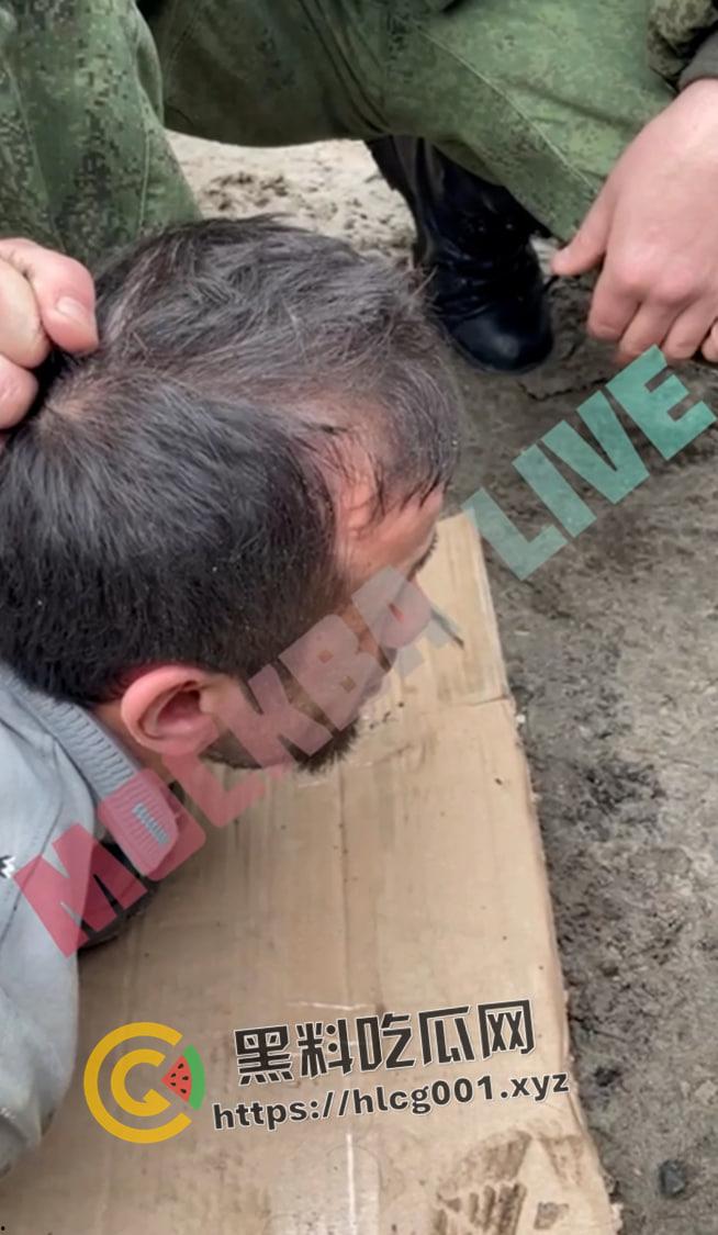 俄罗斯音乐厅恐怖袭击 恐怖分子放出第一视角 枪杀完还要补刀 以及被抓住后处决现场 血腥慎点！-1