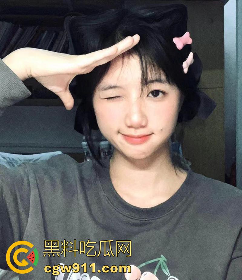 山东职业学院校花美少女【张芊芊】,极品身材学生妹,被后入内射享受快感,宿舍自摸骚叫好痒,勾引金主爸爸!-1