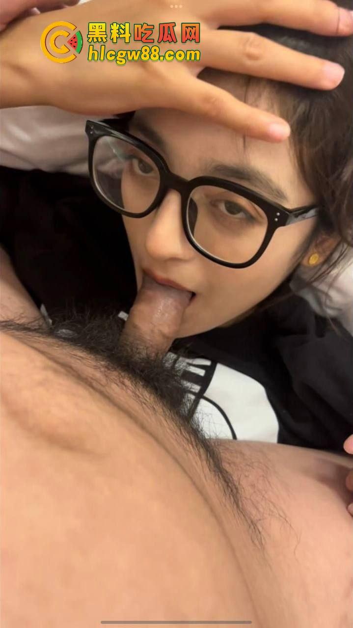 新疆乌鲁木齐财经学院『夏赫曼古丽』混血眼镜婊被颜射满脸,鸡巴吃得香喷喷,管他清不清真照吃不误!-7