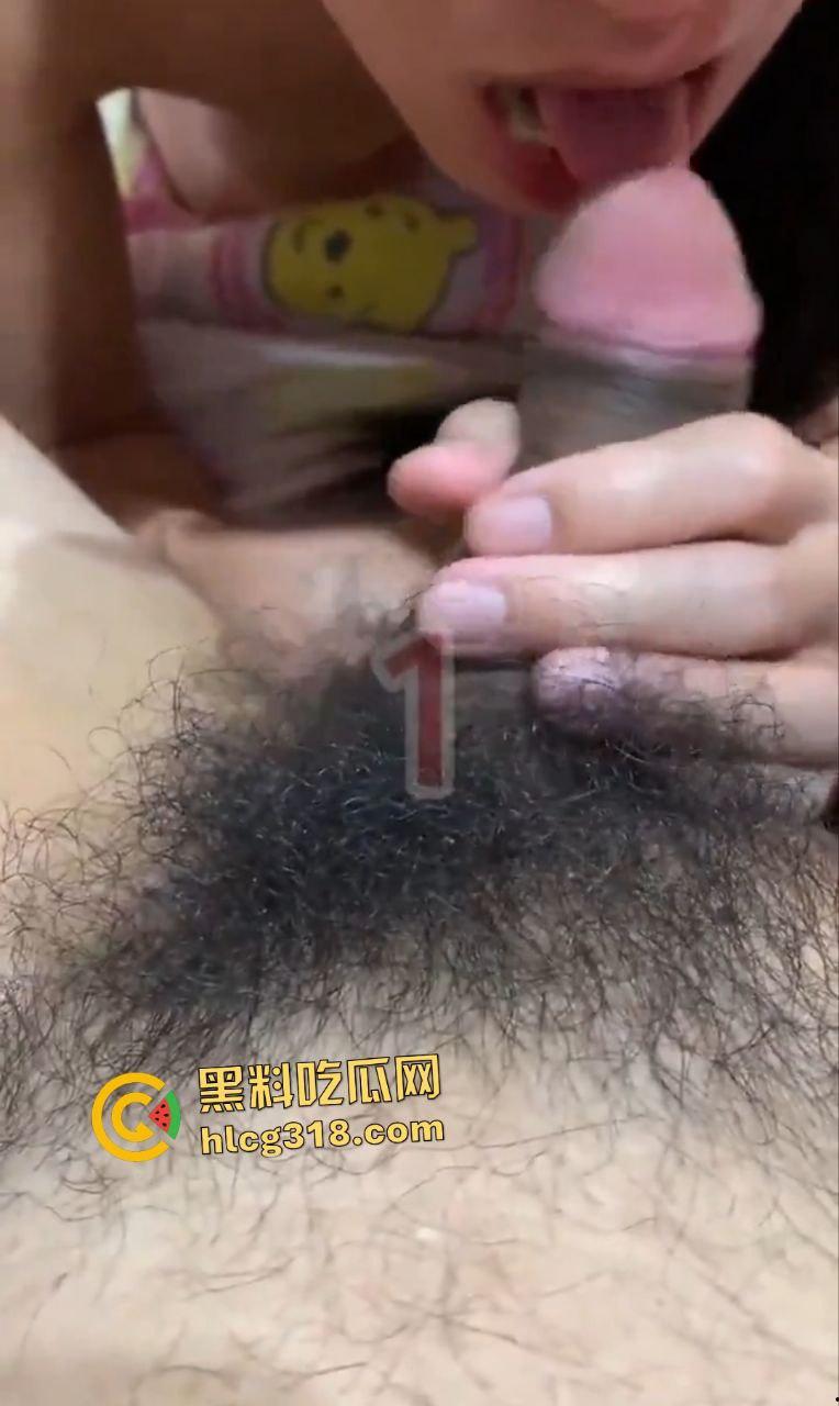 面具人妻熟女偷情神技炸裂！舔鸡巴吞精如行云流水，手速堪比单身十八年！-1