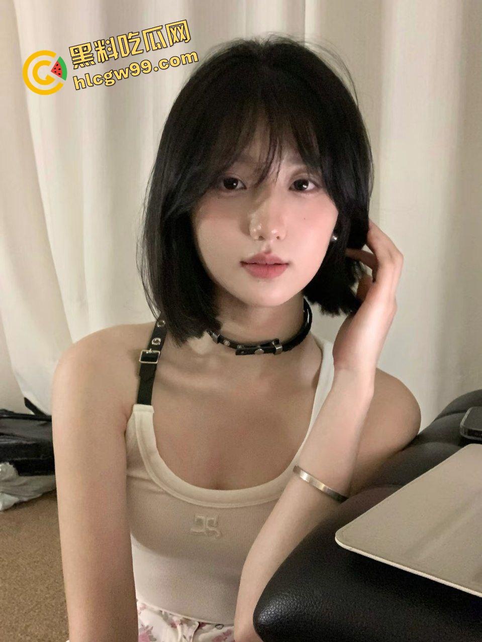 浙江艺术职业清纯小太妹【曲婉怡】私拍解衣诱惑露奶不雅，跳蛋硅胶仙女棒淫荡插逼！独家流出！-3