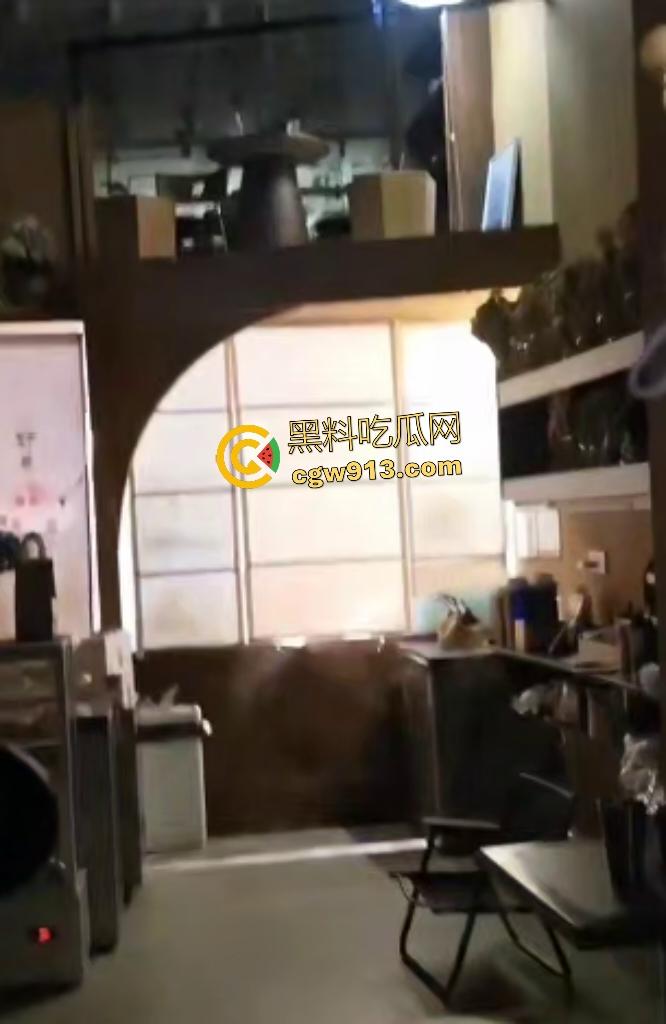 启东二喜甜品店老板娘【王文娟】，33岁沉迷18岁小鲜肉！婚内出轨被抓现行，欲杀女儿独吞小三！-7