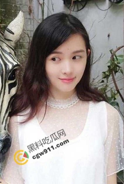 海角大神姐弟乱伦！姐姐收拾房间，弟弟的硬肉棒对着肥美的翘臀疯狂输出，姐姐潮喷不止！-2