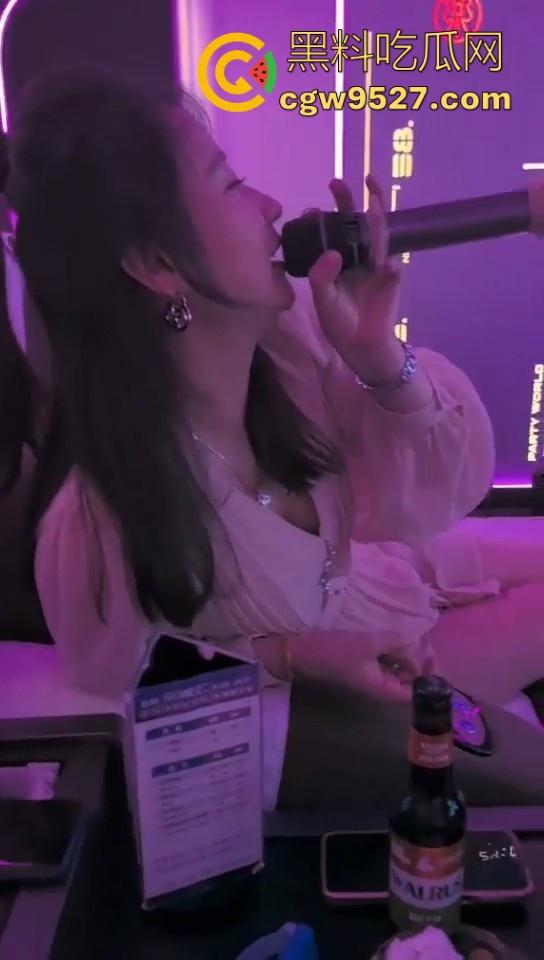 杭州富婆开心福利局，点年轻小奶狗按摩唱歌，加钱加钟带回酒店骑乘榨精，不懂就问应聘男技师有什么要求！-2