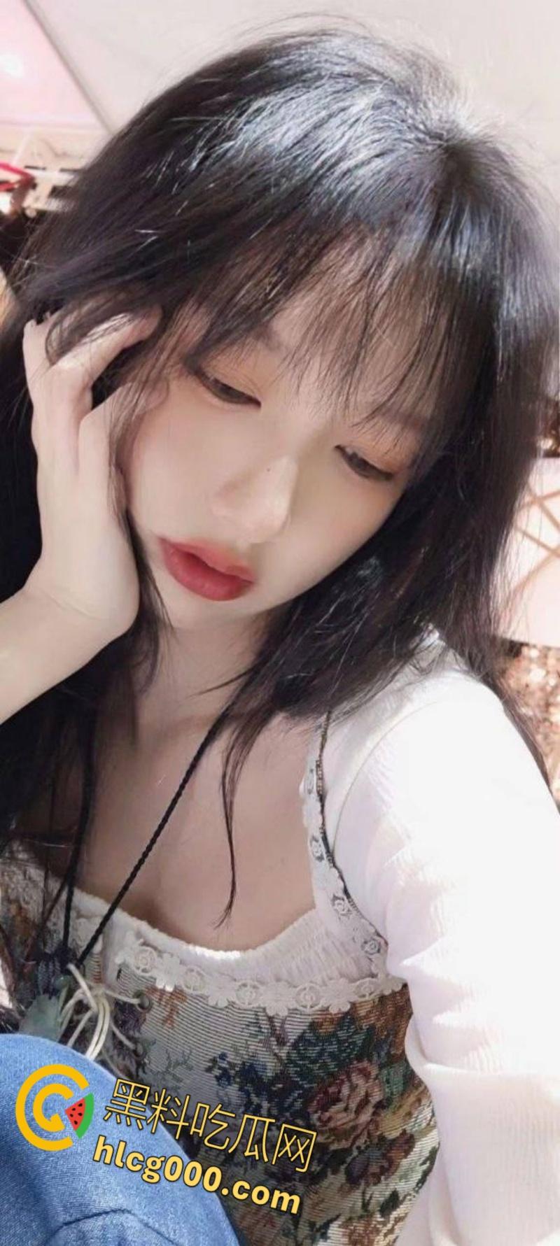 南昌性感人妻【周若曦】，与数十人聊骚发自慰小视频，无套内射黑丝小骚逼，私生活无比淫乱！-5