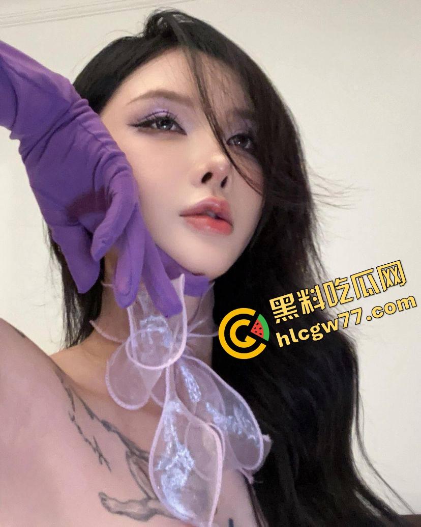 这腿玩一年都不腻，南宁精神小妹福利视频炸裂，舔得啧啧响，小骚穴夹得男人当场破防！-4