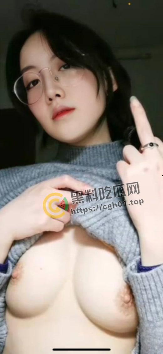 女大学生媚黑婊 子宫纹上黑色Q 此生只被黑人草 参加尼哥淫趴视频呗流出-1