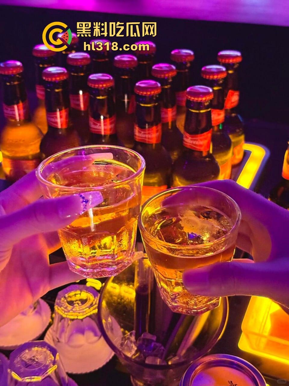 酒吧消费1万元拿下性感大奶营销，纯天然美乳微微上翘，苗条身材迎合暴操，简直是极品中的极品！-2