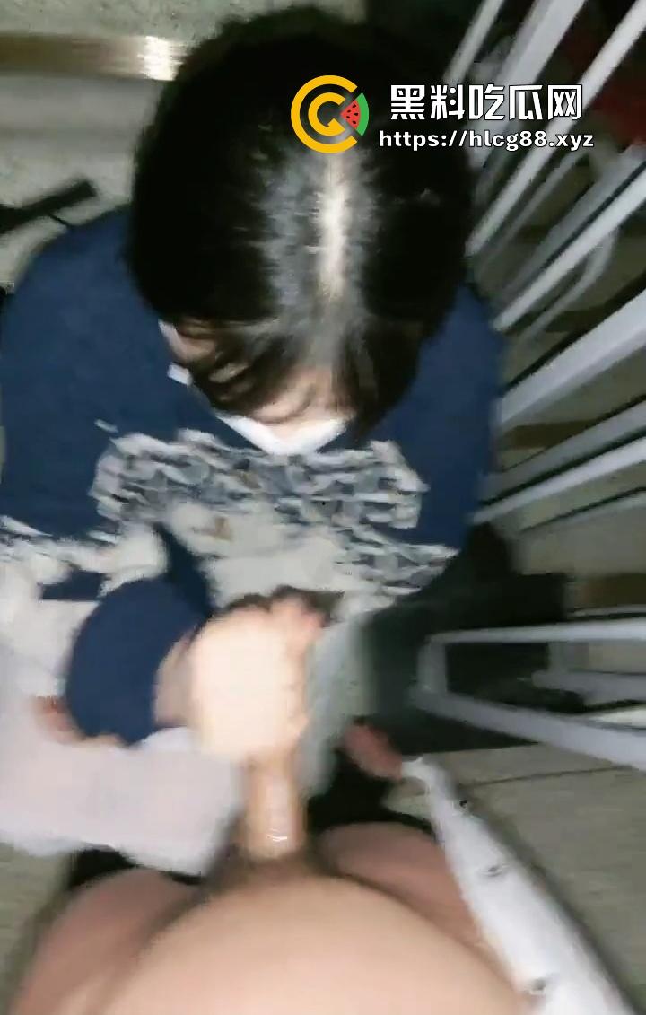 精神小妹『安萱尔』手活神技，楼道里猛搞大保健，润滑油推鸡巴爽射喷墙，手法牛逼鸡巴抖断！-9