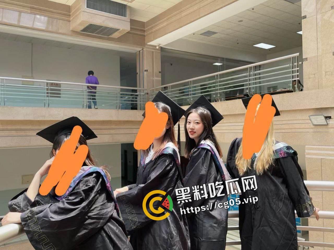 英国知名杜伦大学硕士生【李颖】不雅视频 有钱人家的高材生 在床上也不过是母狗一条罢了-4