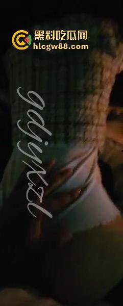 江西九江万达广场地下车库惊现激情时刻 情侣大胆挑战车库打炮，不料被偷拍 内容炸裂！-3