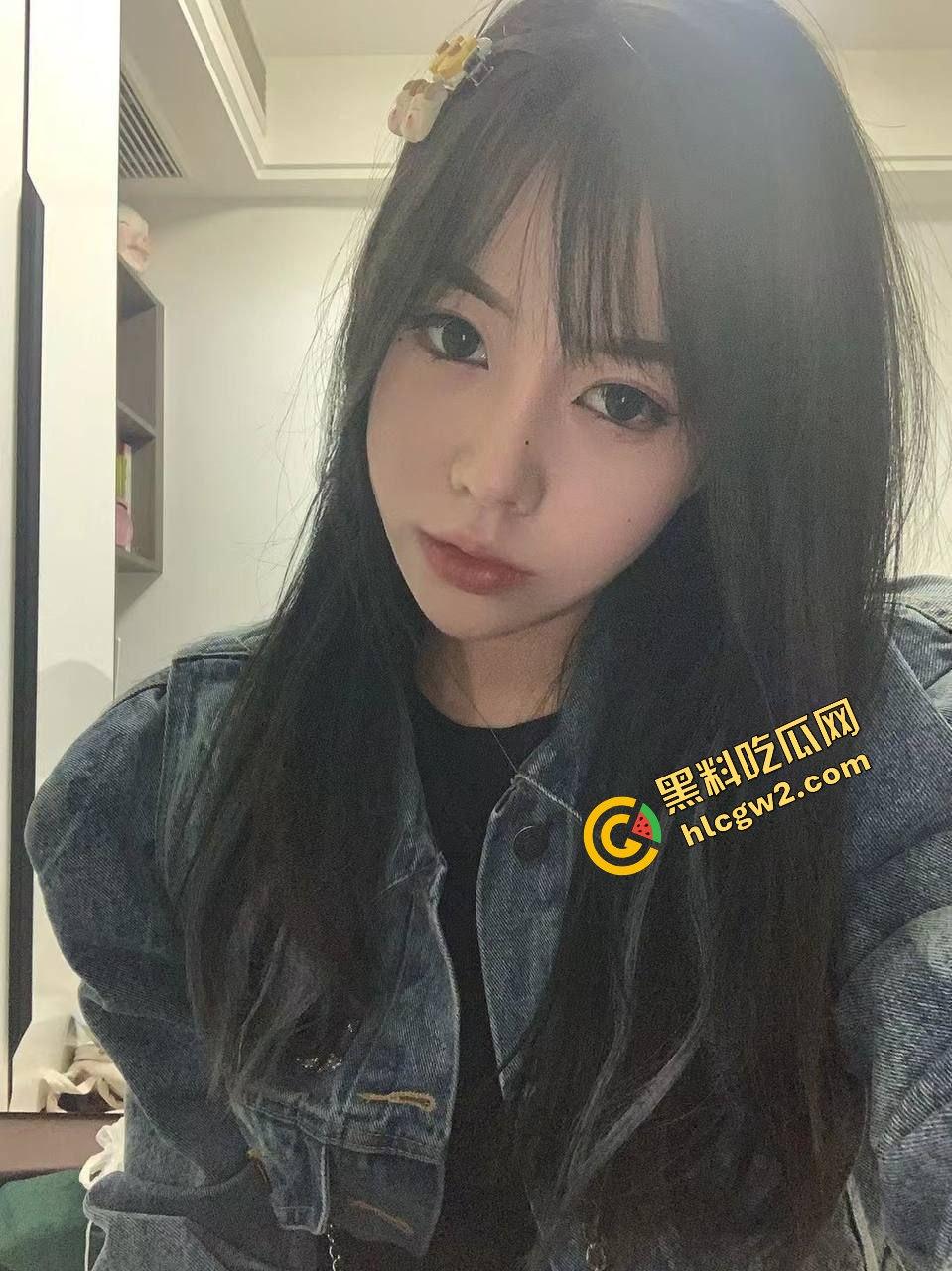 湖北武汉极品反差社会姐『陈诗暄』大专毕业无工作四处混 找商务大哥操逼拿钱！独家流出！-1