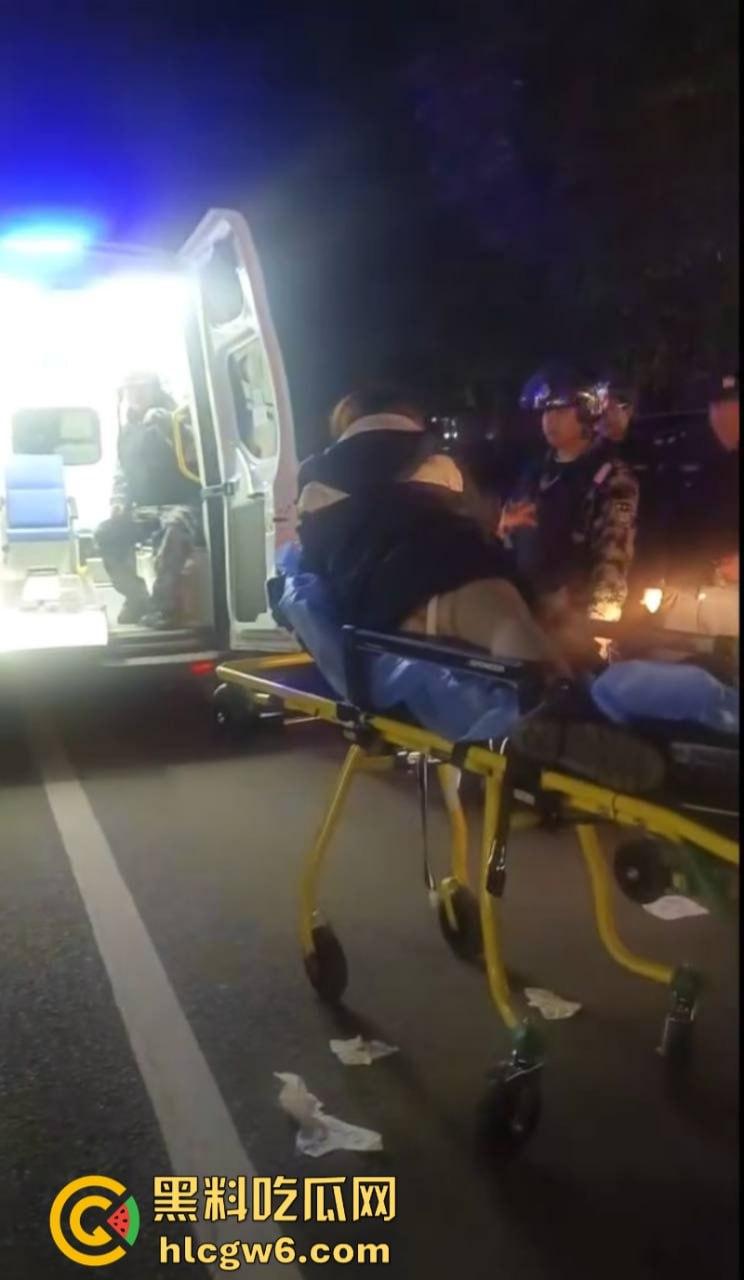 河南网红【王饱饱】与自养宠物狗野生交配不慎卡逼 送医路上怕出名崩溃跳车 现场视频流出！-4