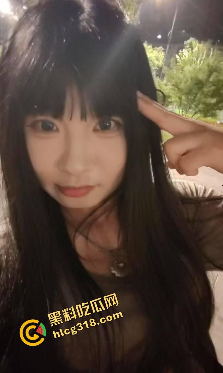 被当人肉飞机杯内射，骚穴一插到底，装不下精子都还要继续被干，真他妈太涩太带劲！-4