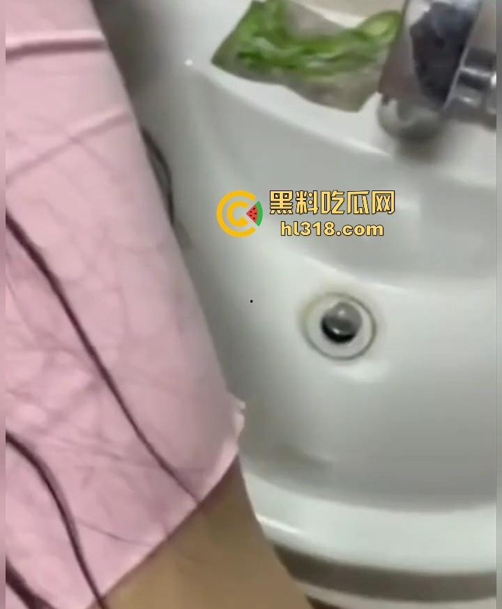 强上跟老公吵架的表姐，冷战期间来我家借住被我强行操了，从抗拒到迎合的转变，一炮泯恩仇！-8