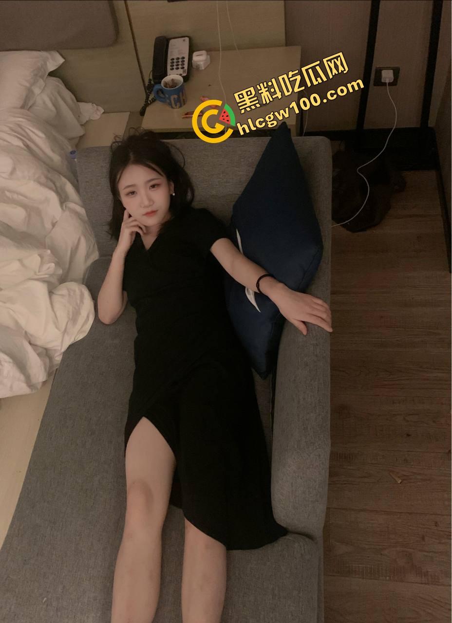 长沙芙蓉区专业做鸡反差骚婊『曹欣安』自拍抠逼全裸洗澡 约炮顾客操逼性爱遭外泄！独家曝光流出！-1