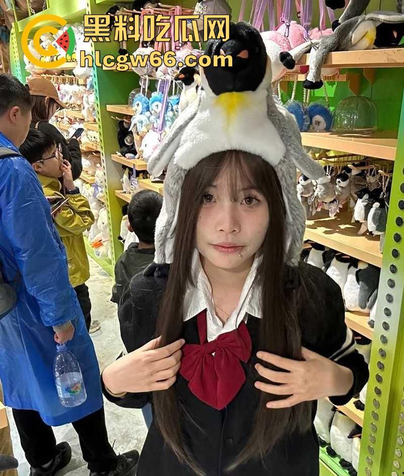 广东小伙玩王者荣耀 偶遇职校00后骚媚母狗 一天拿下骑脸操嘴 后入灌精！-2