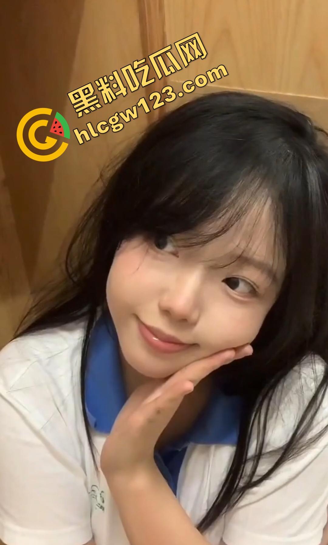 抖音【勾勾小公主】故意勾引校长破处，要求校长强行内射并且买奢侈品，不然发抖音曝光！-3