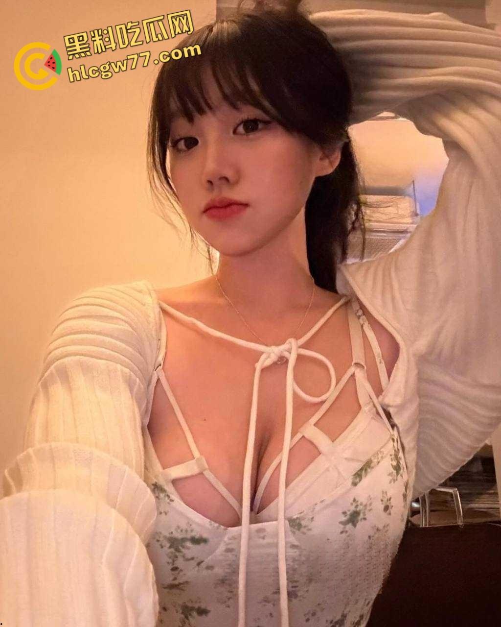 辟谣了 Zeus约炮的女主不叫黄婷 而是福利姬 李欣莳 现其大尺度裸舞合集 看能否戳到你的心窝！-4