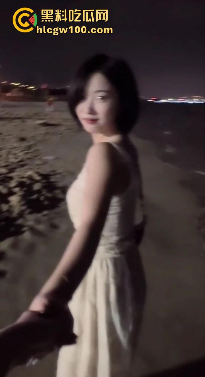 抖音短发反差婊【恶毒小姨】直播走光，忘记关摄像头全程换衣服视频流出，巨乳黑森林一览无遗！-5