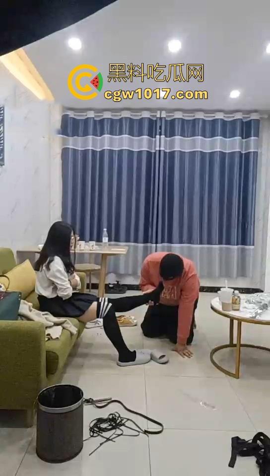 不良小妹调教自己的肥宅男奴，暴力美学性爱，舔鞋舔脚都是基本操作，小胖狗乖乖的听话只为得到女主人的怜悯！-4