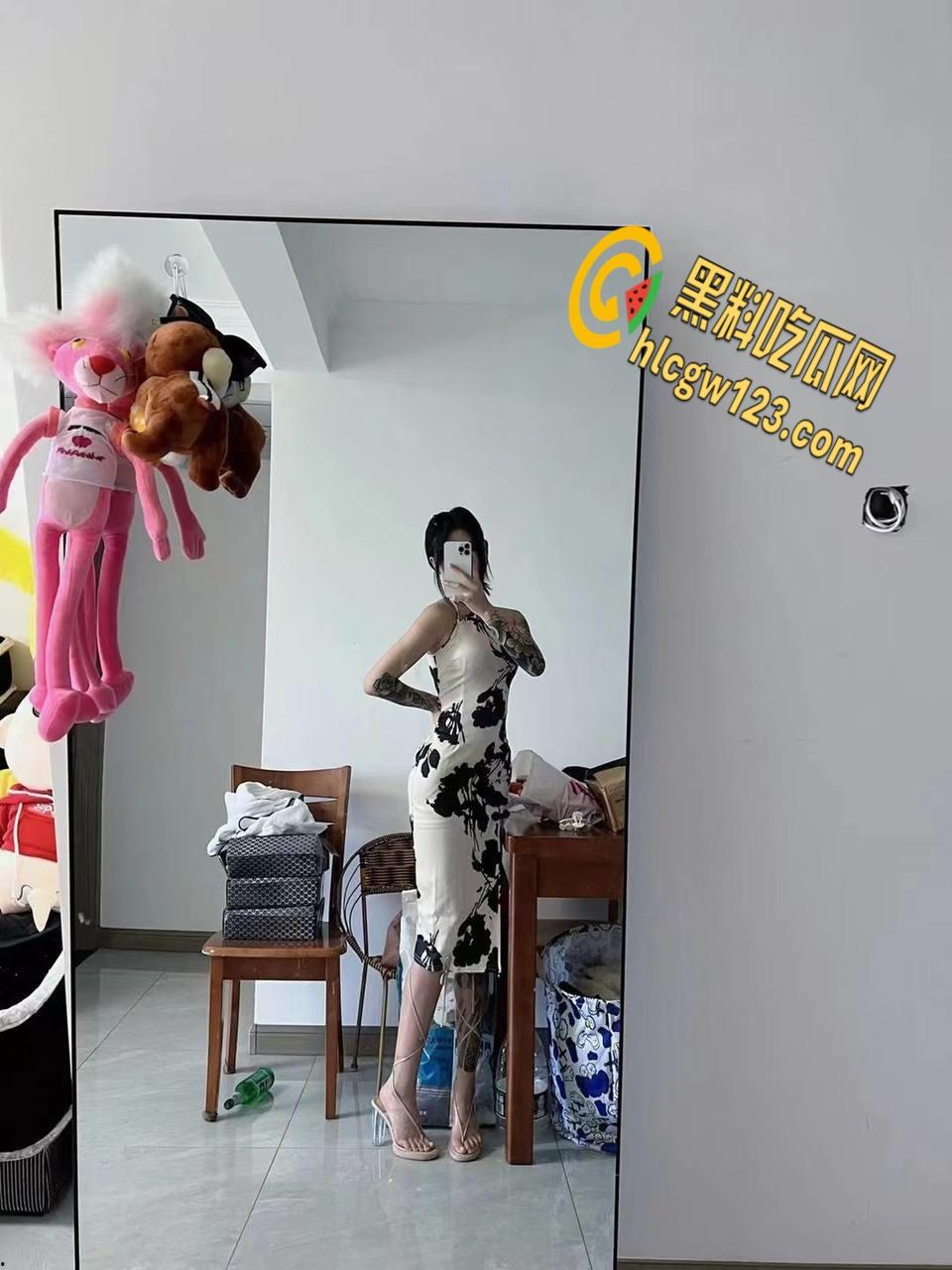 高颜值女大学生【陈思琪】，淫纹黑丝诱惑，粉嫩骚穴菊花被舔爆，轮番后入内射尖叫！-3