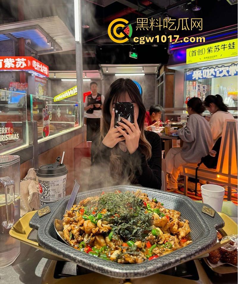 网恋奔现邂逅吞精小妖精【江奕恩】从线上甜蜜到线下开战一步步调教，穿吊带黑丝戴项圈，各种姿势玩到高潮迭起！-1