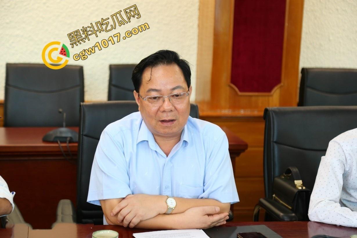 越南宁平海后校领导办公室淫乱大揭秘：校长与众美女狂野博弈！性爱视频曝光，校园内春光无限，道德沦丧！-1