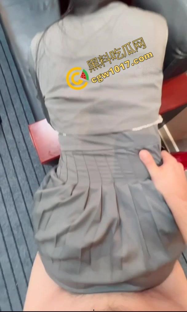 越南宁平海后校领导办公室淫乱大揭秘：校长与众美女狂野博弈！性爱视频曝光，校园内春光无限，道德沦丧！-8