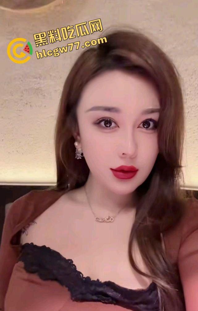 大诗瑶榜一大哥面前母狗体质炸场！黑丝骚态私密视频逆天，肥臀体质-1