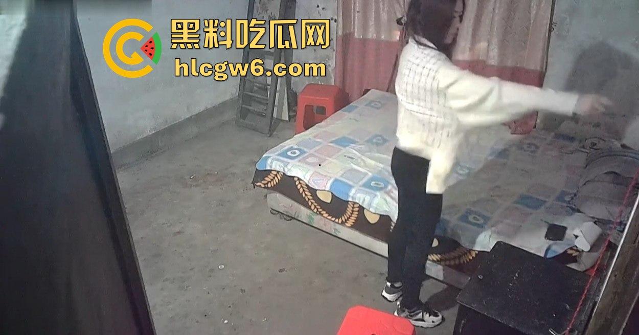 监控偷拍曝光 站街女怒接小鸟胖男百元一炮 75下秒完 平均每下1块3 兄弟真是按秒计费的性价比之王！-3