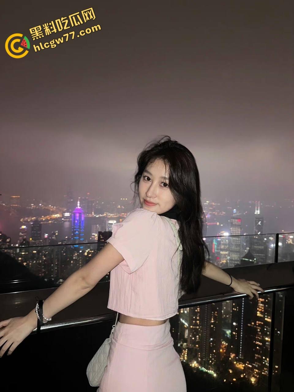 湖南长沙技术学院学姐【郭琳琳】清纯皮下骚到爆！黑丝捆绑肛塞狂浪，粉鲍淫叫勾金主猛操！-1