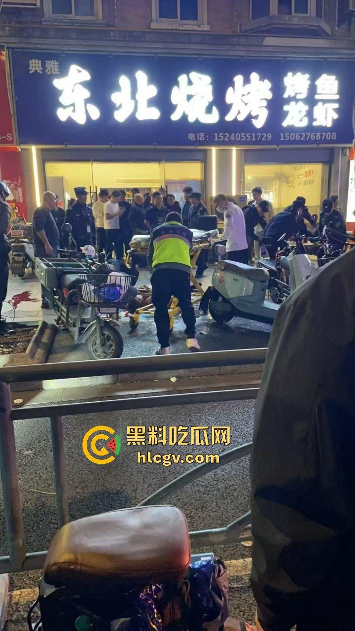 南通东北烧烤场闹大事！两桌人喝多对视一眼就起冲突，口角升级直接捅人！看人一眼都要命！-3