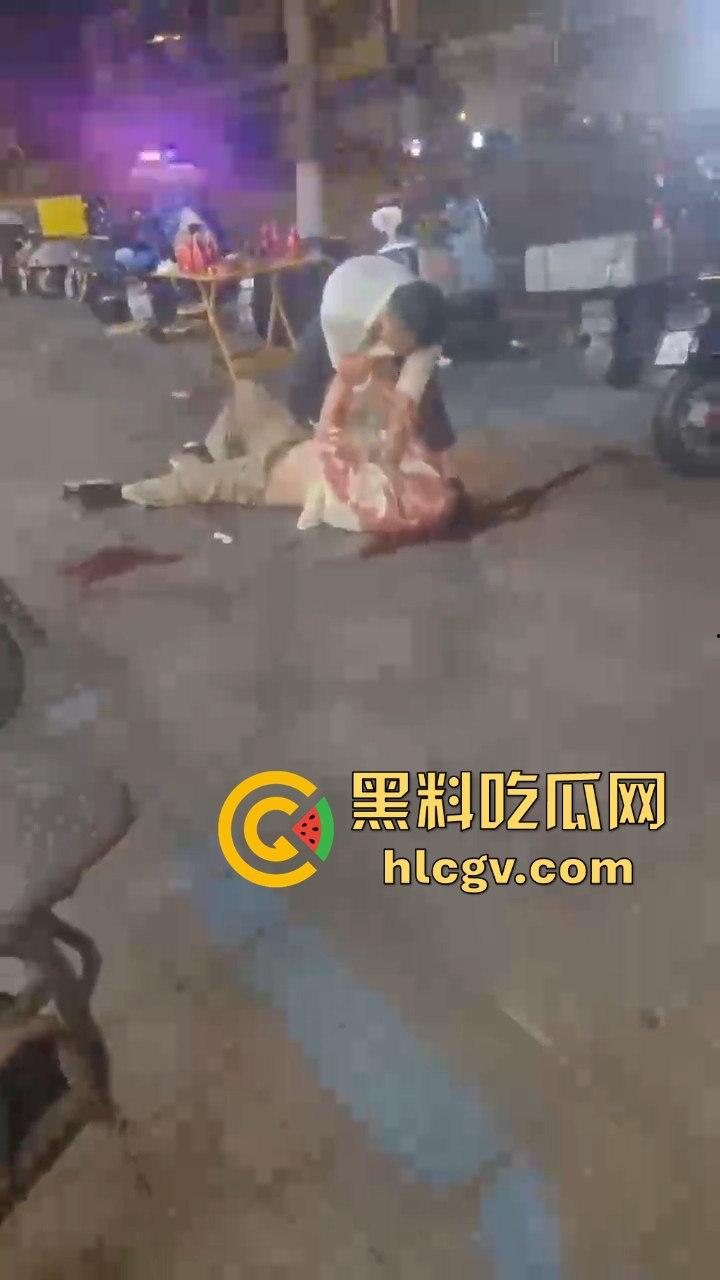 南通东北烧烤场闹大事！两桌人喝多对视一眼就起冲突，口角升级直接捅人！看人一眼都要命！-7