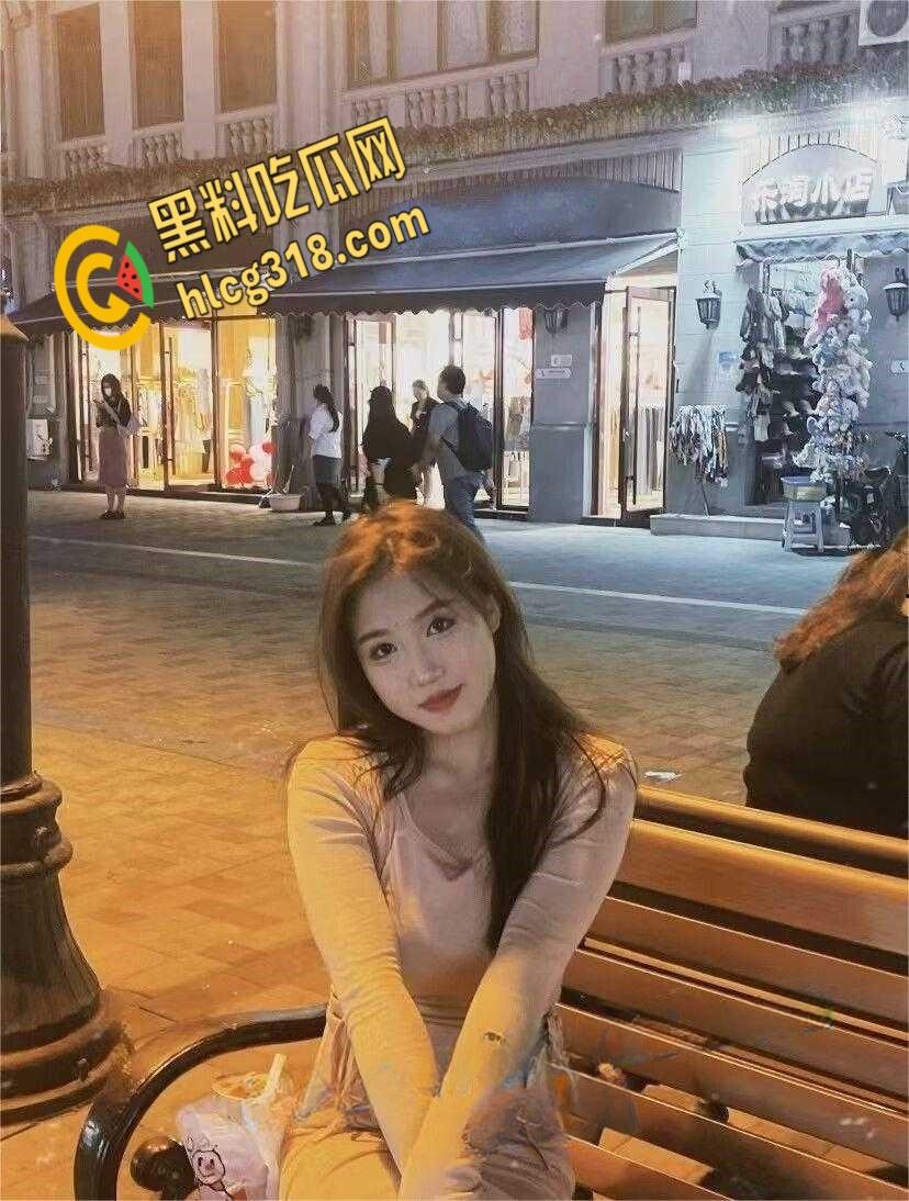 云南快手网红【山野栀子】，情趣内衣写真卖粉丝，口舌缠绕推她还不松口，口爆吞精她有多爱口交？-6