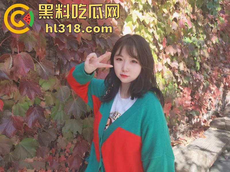 福建厦门大学【何欣玥】 文艺范巨乳尤物，两颗巨乳得有十斤，网上到处勾引发骚，被男友发现曝光！-3