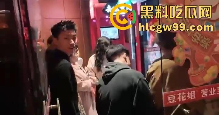 趁好兄弟出差深夜约其女友吃火锅，不料兄弟当场对质，出个差家给偷了！-10