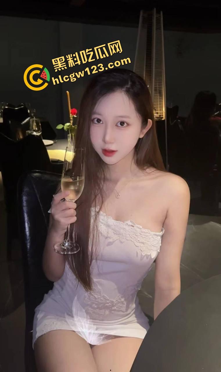 岳母端午串门趁闺女上班勾引女婿大屌狂插，骚逼夹得鸡巴冒火星无套爆射子宫，嫩奶巨乳舔到爽断魂！-9