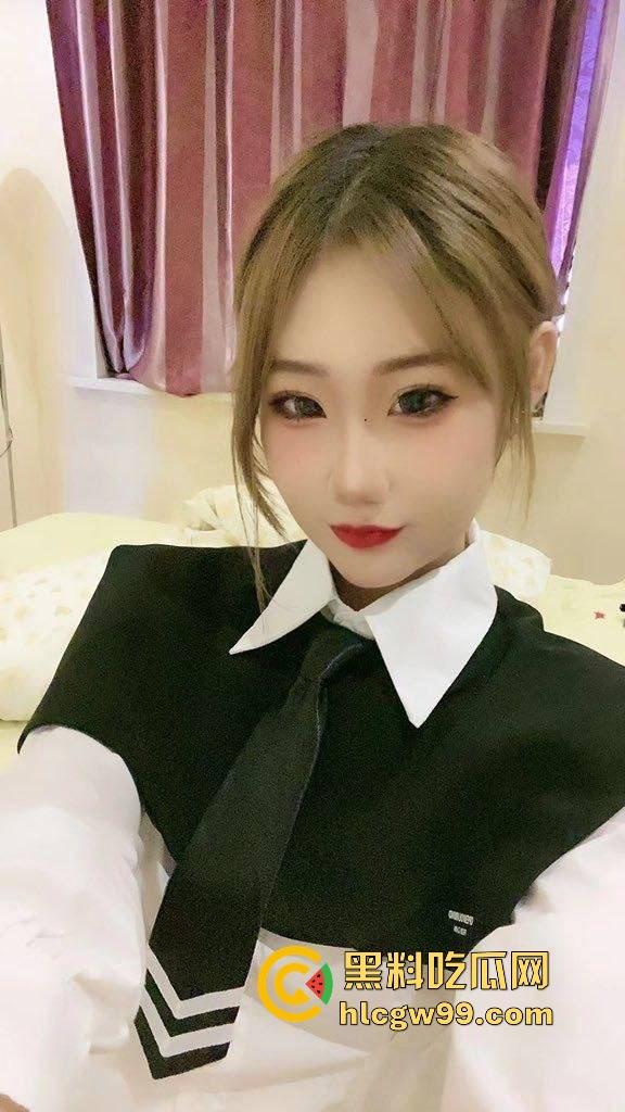 舌钉纹身女大学生【孙丘杉】双手捆绑皮鞭抽她，骚逼后入爆操还深喉口交，性欲强得像母狗，颜值还他妈挺勾人！-5