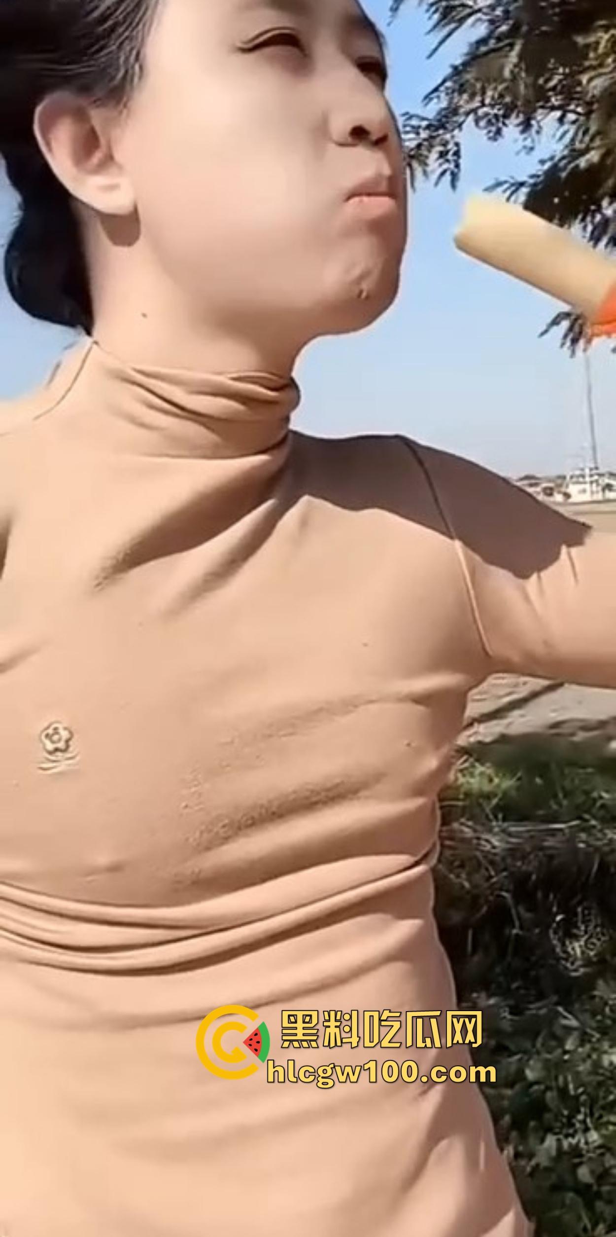 女子精致到炸裂，衣服分4台洗衣机洗，对A机场堪比飞机跑道，脱衣盯了半天没喉结才敢信真是女的！-2