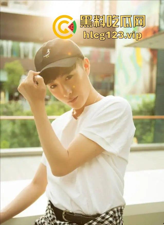 软饭小王子『焦皮』！抱富婆、撩老头，变性网红『智博』钱袋被掏空，软饭吃到爽！-43