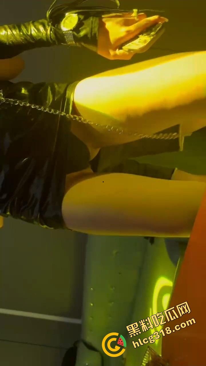 酒吧玩腻了，KTV深夜全是淫patient乱蹦迪，后半场屁股扎堆开唱，老板都睁一只眼闭一只眼！-15