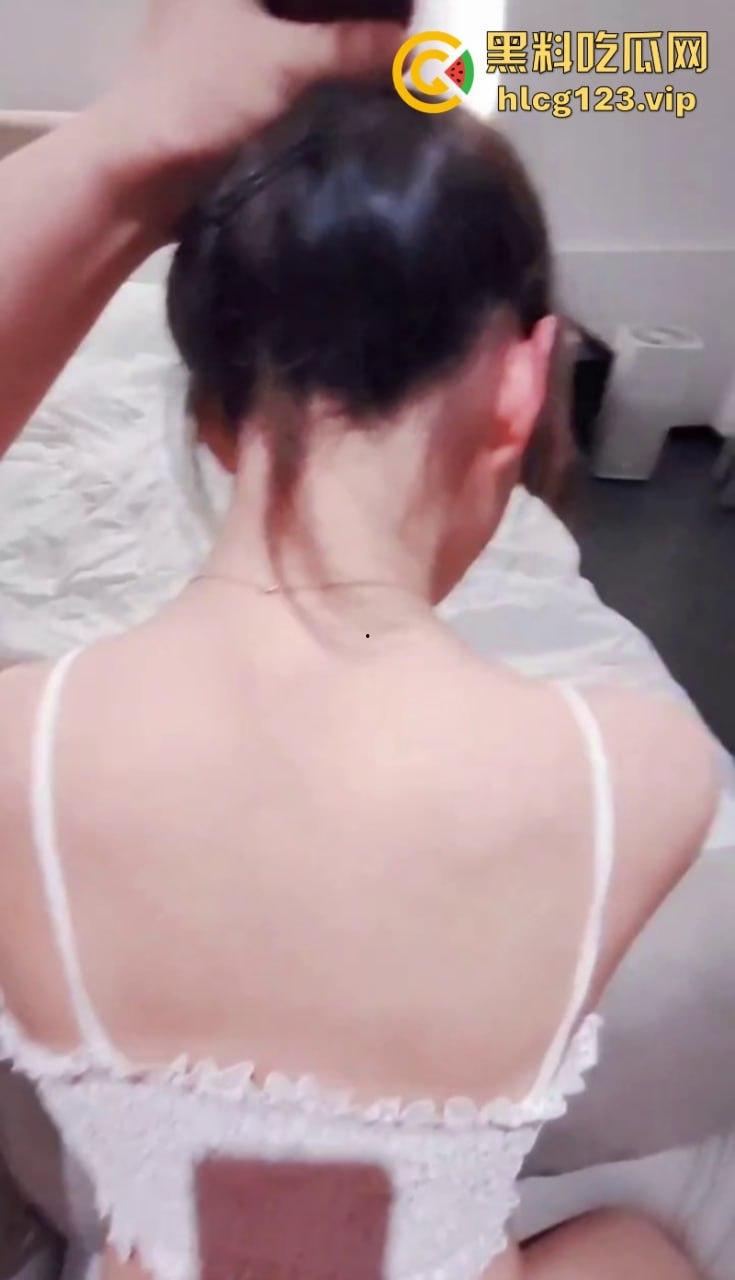 闽南师范大学团委【莹莹】极品反差婊被男友各种调教做爱 被操到高潮喷水-8